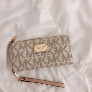 Michael Kors wallet / wristlet